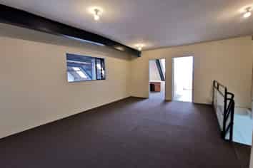 Tidy Burnside 400sqm Warehouse / Office