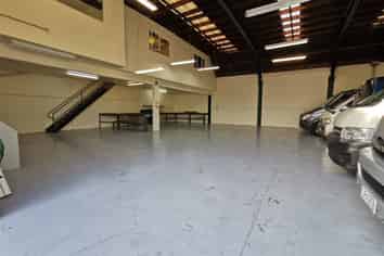 Tidy Burnside 400sqm Warehouse / Office