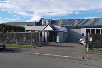 Tidy Burnside 400sqm Warehouse / Office