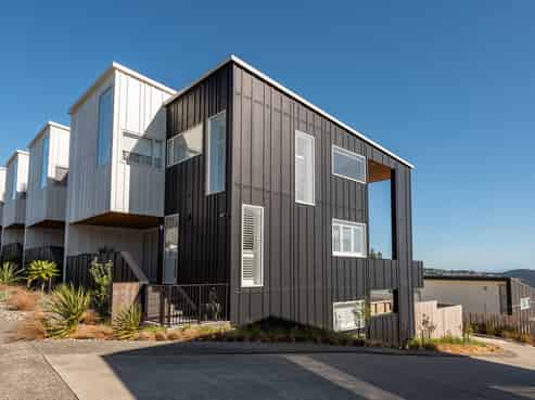 99 Woodridge Drive, Woodridge