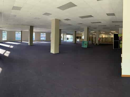 Flexible site: bulk retail/ office