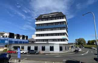 Flexible site: bulk retail/ office