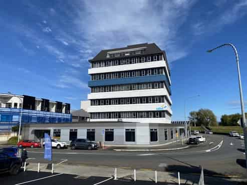 Flexible site: bulk retail/ office