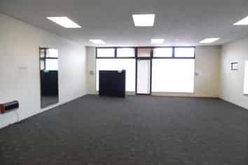 Close to City CBD Fringe