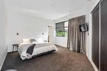 PREMIUM OFFICE / APARTMENT - WATERLOO TOWERS