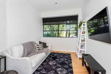 PREMIUM OFFICE / APARTMENT - WATERLOO TOWERS