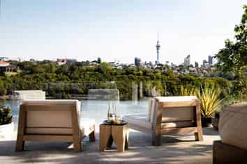 1 Purewa Road, Meadowbank