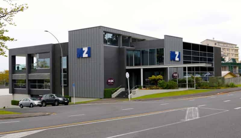 233 Collingwood Street Lake, Hamilton Lake