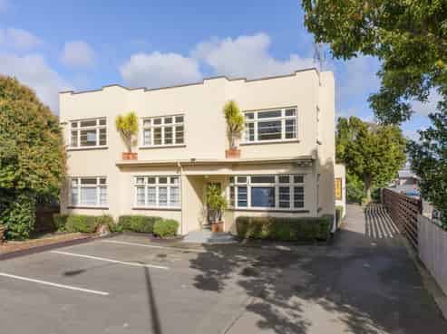 186 Fitzherbert Avenue, West End