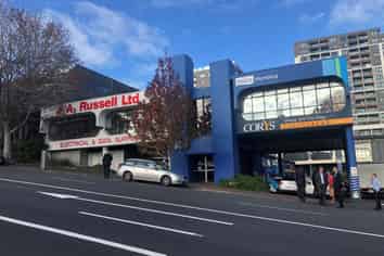 INDUSTRIAL / SHOWROOM CLOSE TO CBD