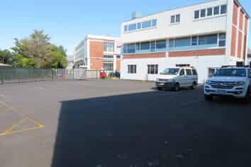 APPROXIMATELY 680M² MULTIPLE LEVEL SPACE FOR LEASE