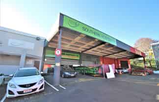 UNIQUE OPPORTUNITY - SHOWROOM / WAREHOUSE