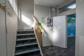 Immaculate Office at Roselands Shopping Precinct