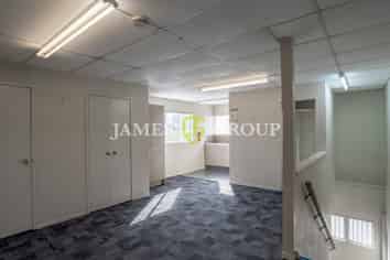 Immaculate Office at Roselands Shopping Precinct