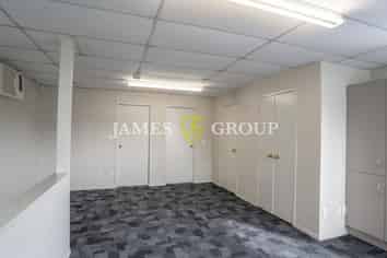 Immaculate Office at Roselands Shopping Precinct