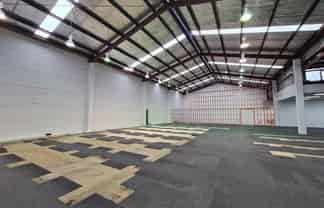 Warehouse/showroom opportunity