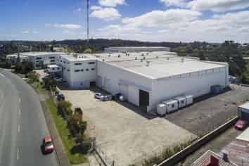 CBRE: High Stud Warehouse with Gantry Crane