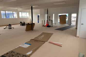 215M² REFURBISHED SHOWROOM / RETAIL