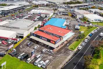 Rarely available retail space in Wairau