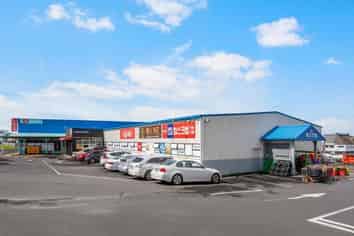Rarely available retail space in Wairau