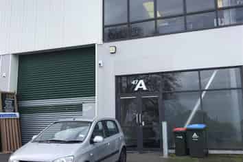 200sqm Showroom on Mt Wellington Highway!