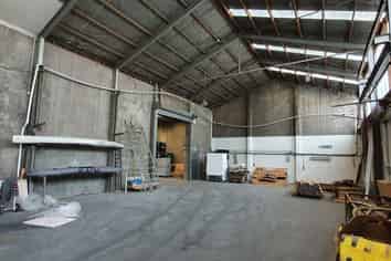 Various Warehouse Spaces in Waltham for Lease