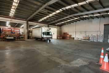 Various Warehouse Spaces in Waltham for Lease