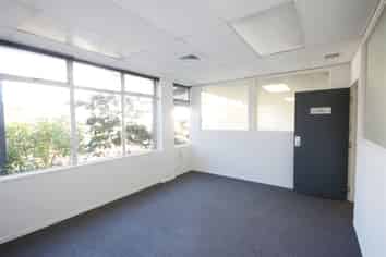 Attractive Rental - Superb Location