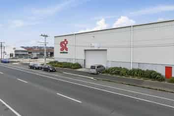 Modern Warehouse Sub-lease Opportunity