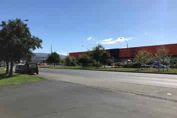 Premises in Prime Andersons Bay Road Location