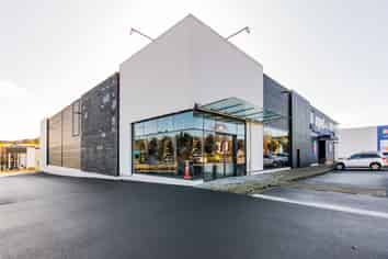 Oustanding Corner Exposure