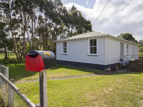 6 Charles Street, Tinui