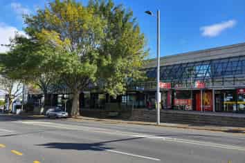 Well Positioned Office/Retail Space