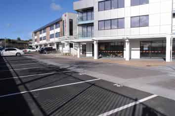 TWO LEVEL BRAND NEW RETAIL/SHOWROOM UNITS