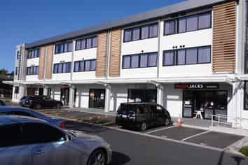 BRAND NEW RETAIL/SHOWROOM SPACE