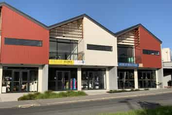 BRAND NEW RETAIL & OFFICE IN BOOM LOCATION