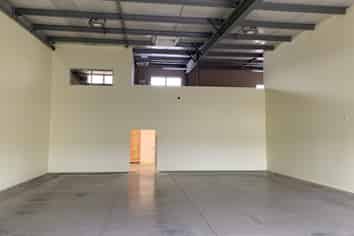 BULK RETAIL FOR LEASE: BAYFAIR