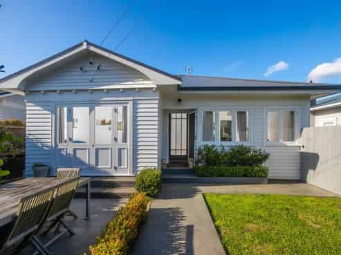 25 Premier Avenue, Point Chevalier