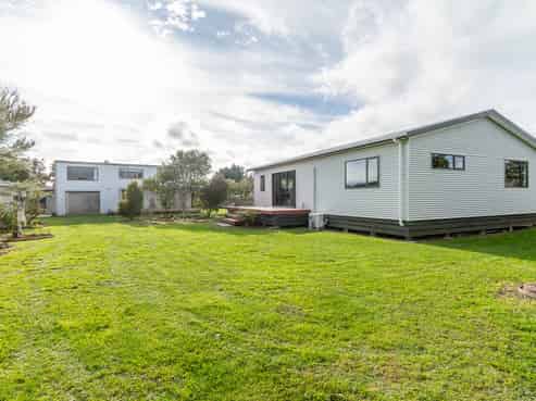 22 Kiharoa Street, Otaki Beach