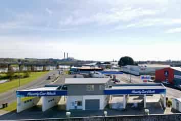 Live on top money maker