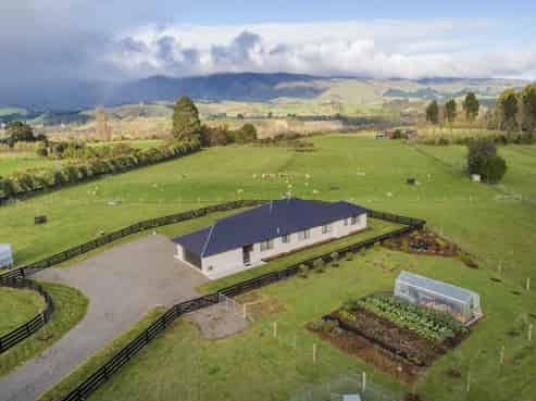 946D Finnis Road, Pohangina