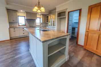 350 Pages Road, Gleniti