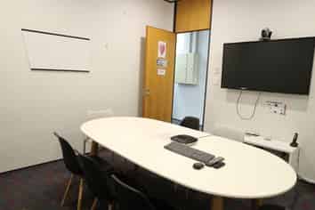 Ground floor office/retail on Great North Road