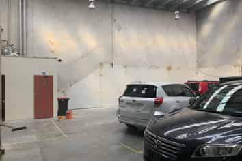 Appealing 265m2* Warehouse Unit