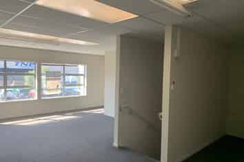 Appealing 265m2* Warehouse Unit