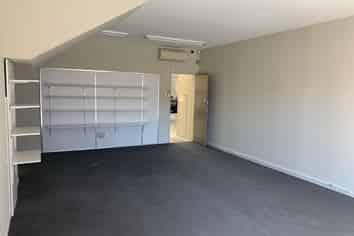 Appealing 265m2* Warehouse Unit