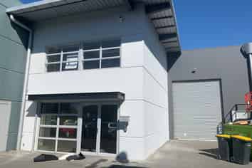 Appealing 265m2* Warehouse Unit