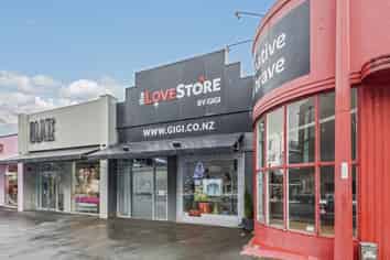 High profile strata freehold retail on Broadway