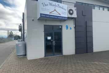 Vacant Retail/Office and Storage