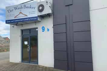 Vacant Retail/Office and Storage